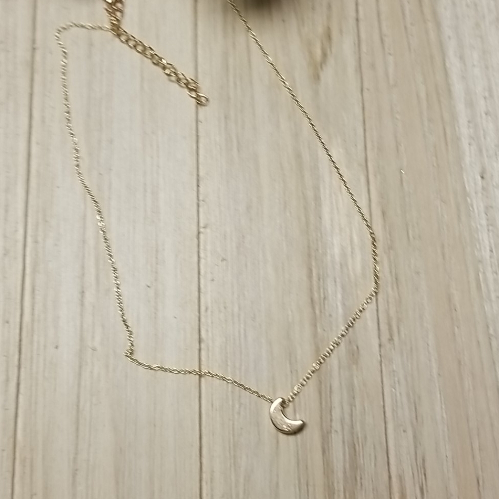 🌙🌙Super Cute GOLD plated Moon Necklace🌙🌙 - Picture 3 of 5